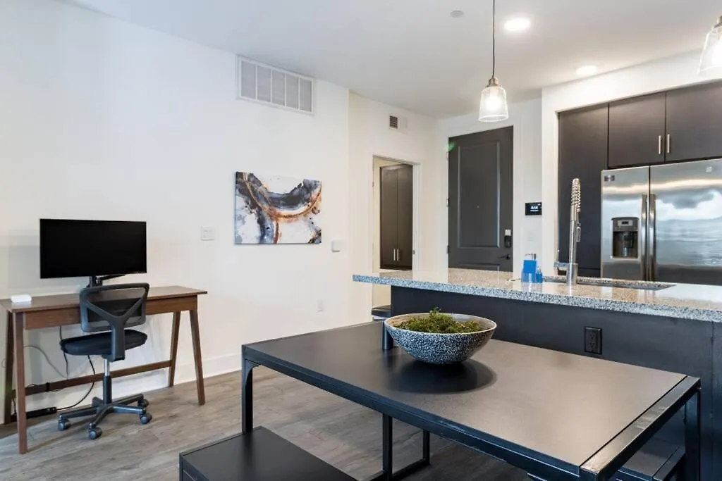 Luxurious Poolside Phoenix Oasis Heart Of Midtown!
