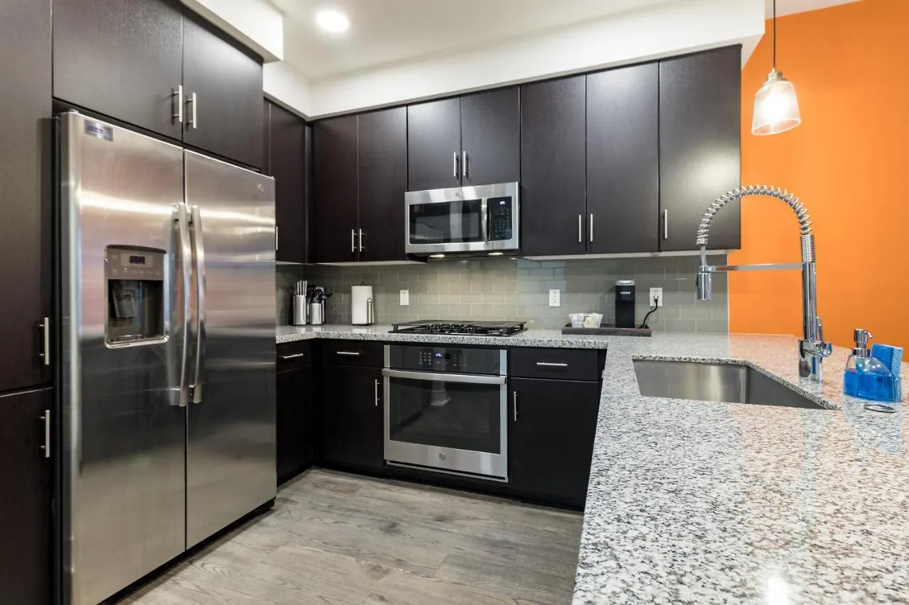 Luxurious Poolside Phoenix Oasis Heart Of Midtown!